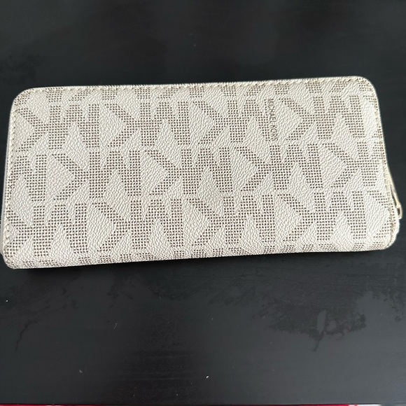 Michael Kors long Wallet - Picture 2 of 14